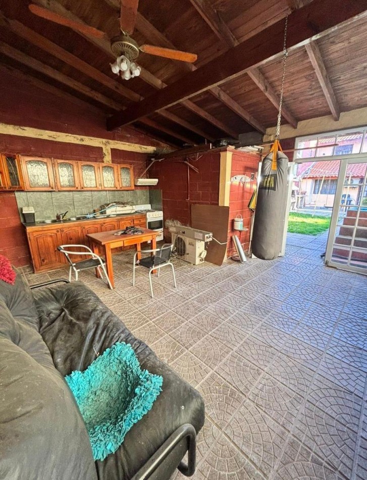 CASA 5 AMBIENTES CON PILETA CLIMATIZADA APTO CREDITO.