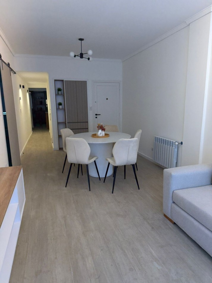 Venta departamento semipiso 3 ambientes reciclado a la calle con balcon Plaza Mitre