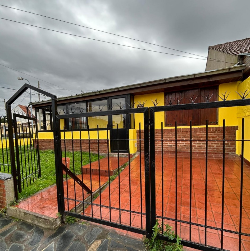 CASA 3 AMBIENTES CON COCHERA PARQUE  Y  MONOAMBIENTE PUNTA MOGOTES.