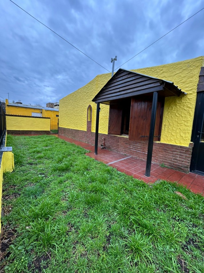 CASA 3 AMBIENTES CON COCHERA PARQUE  Y  MONOAMBIENTE PUNTA MOGOTES.