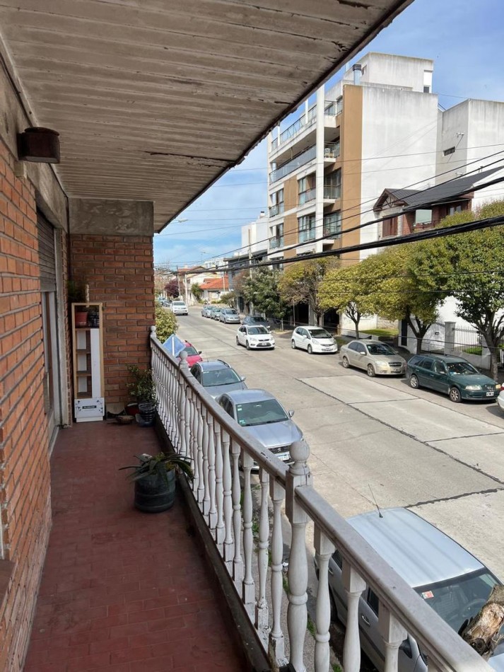 PH 4 AMBIENTES CON COCHERA, BALCON CORRIDO AL FRENTE. CHAUVIN