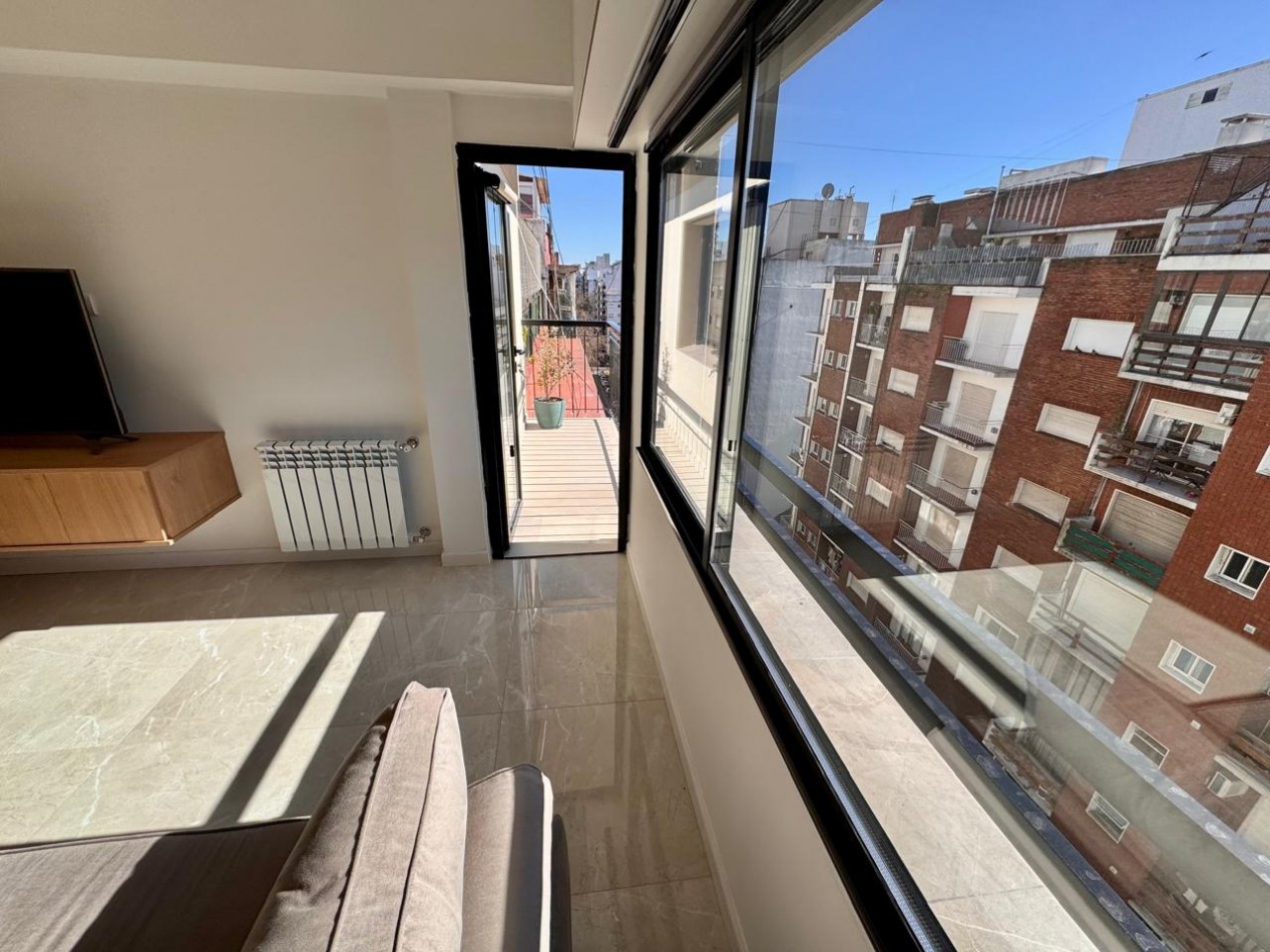 DEPARTAMENTO 3 AMBIENTES RECICLADO  Y EQUIPADO A LA CALLE CON BALCON.