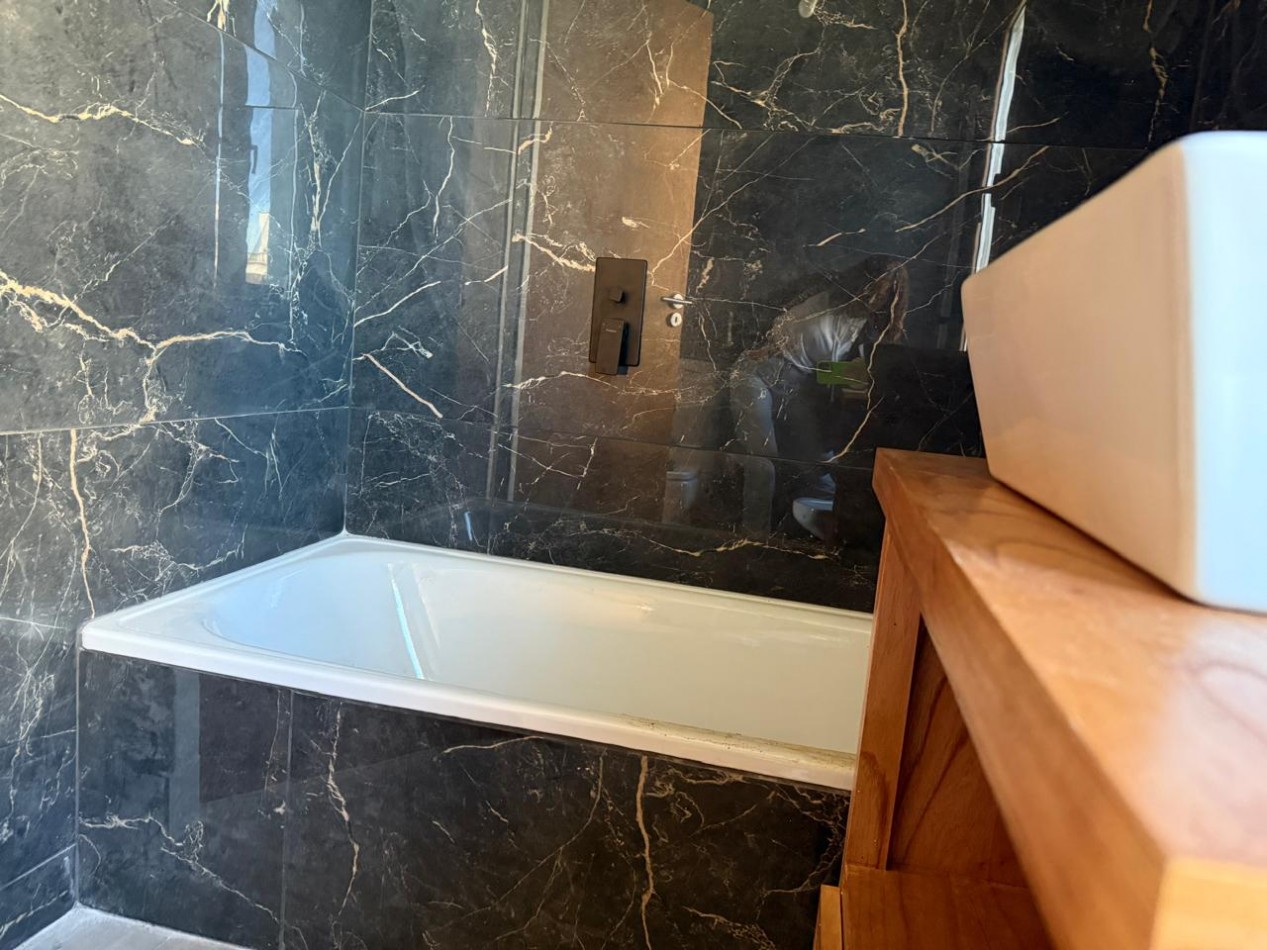 VENTA - CASA 4 AMBIENTES A ESTRENAR : BARRIO PRIVADO ARENAS CHICO .