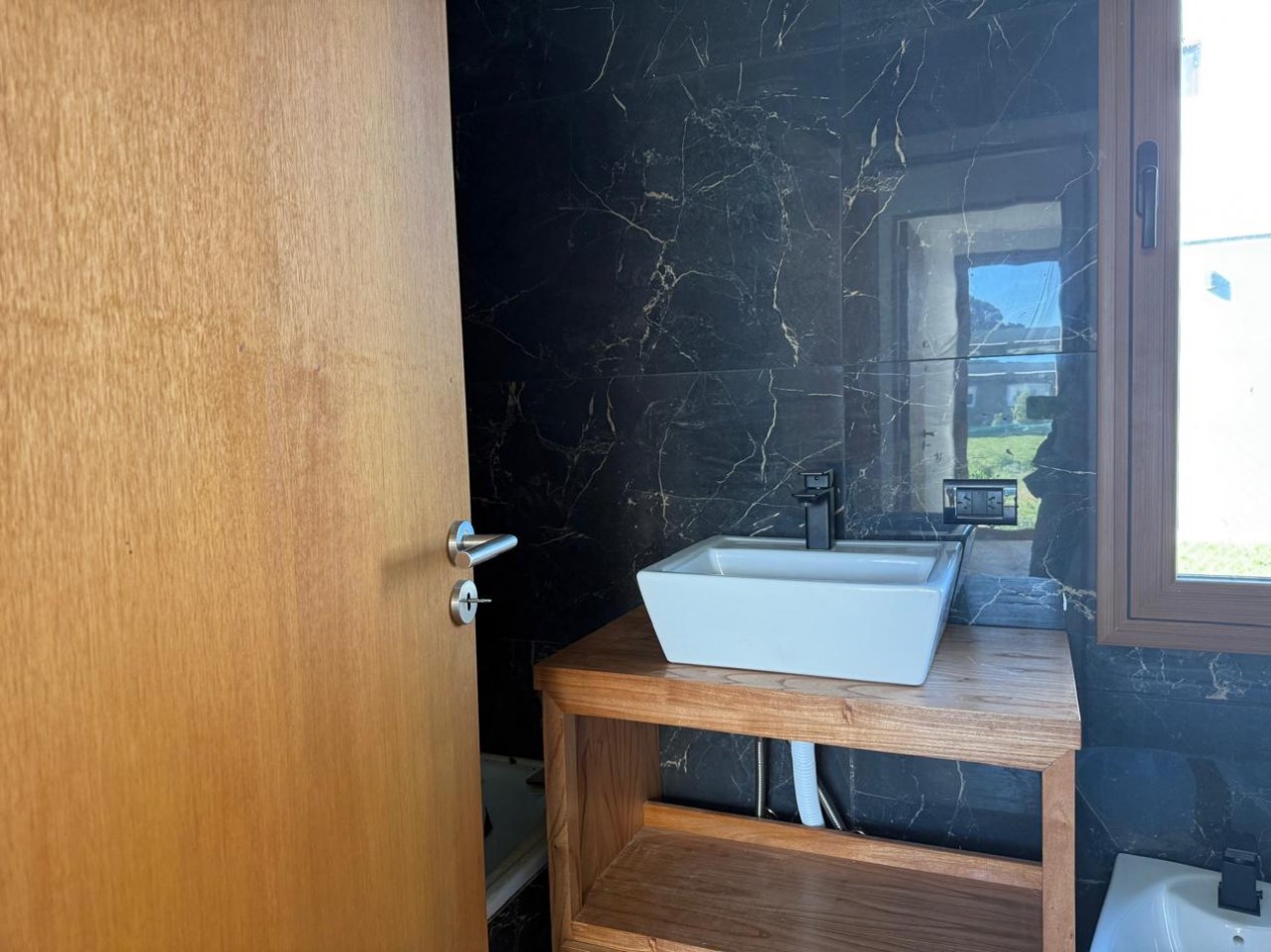 VENTA - CASA 4 AMBIENTES A ESTRENAR : BARRIO PRIVADO ARENAS CHICO .