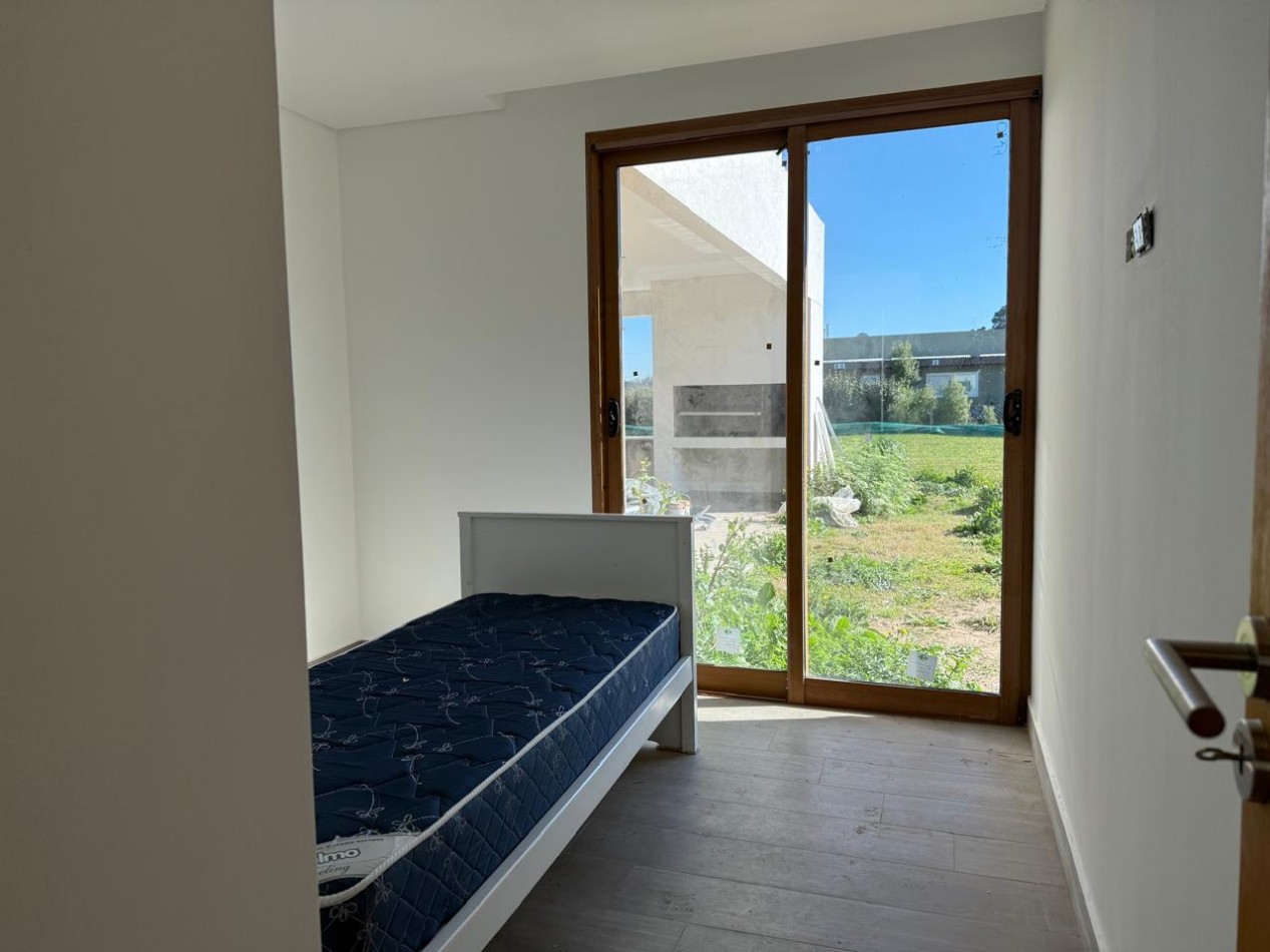 VENTA - CASA 4 AMBIENTES A ESTRENAR : BARRIO PRIVADO ARENAS CHICO .