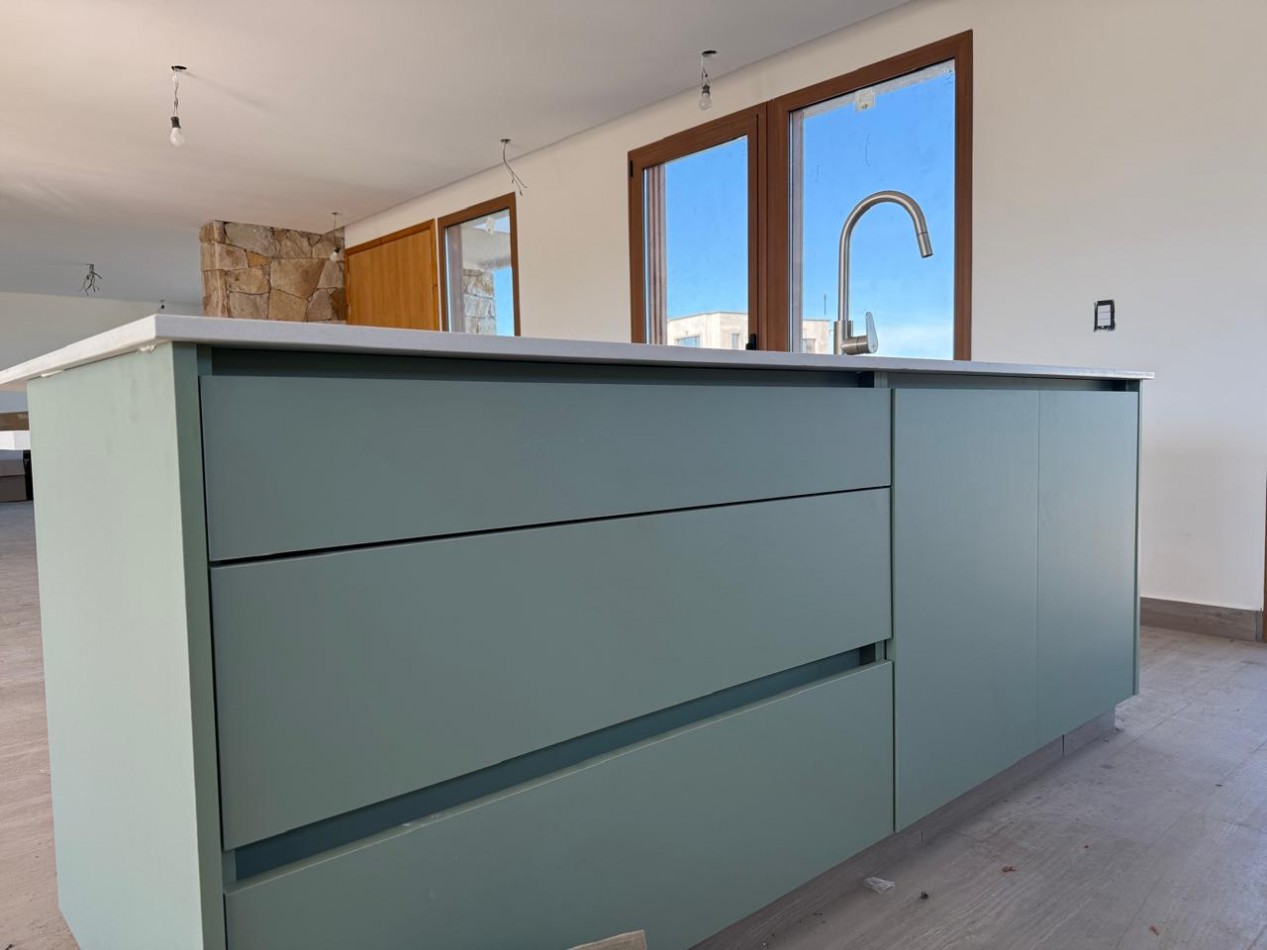 VENTA - CASA 4 AMBIENTES A ESTRENAR : BARRIO PRIVADO ARENAS CHICO .
