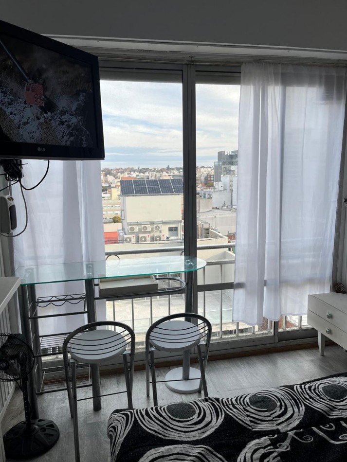 MONOAMBIENTE CONTRAFRENTE BALCON FRANCES ABIERTO TOTALMENTE EQUIPADO.ZONA GUEMES