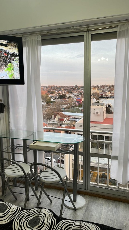 MONOAMBIENTE CONTRAFRENTE BALCON FRANCES ABIERTO TOTALMENTE EQUIPADO.ZONA GUEMES