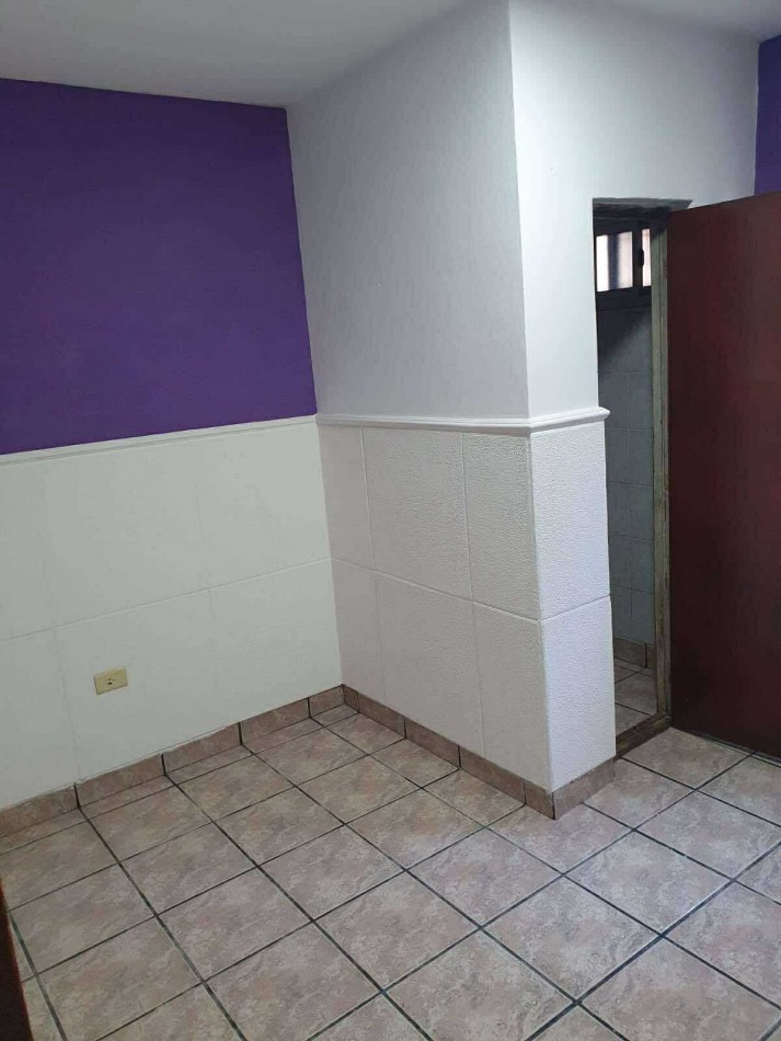 CASA 4 AMBIENTES CON DEPENDENCIA DE SERVICIO Y COCHERA DOBLE . APTA CREDITO MIRAMAR