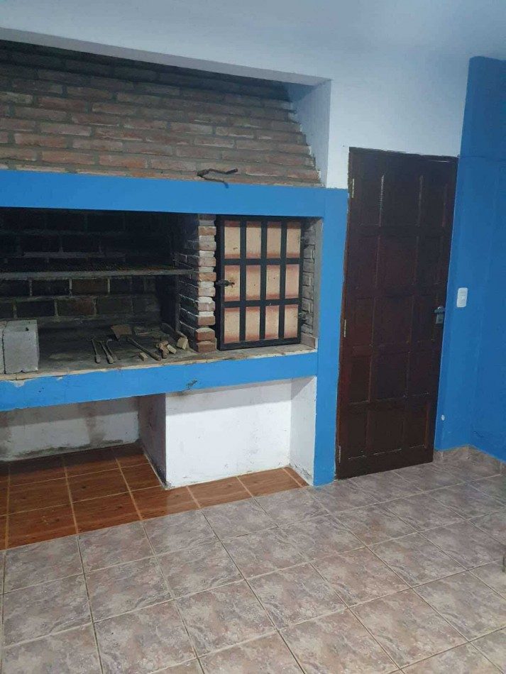 CASA 4 AMBIENTES CON DEPENDENCIA DE SERVICIO Y COCHERA DOBLE . APTA CREDITO MIRAMAR