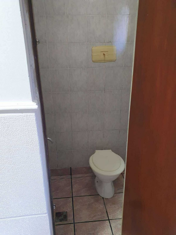 CASA 4 AMBIENTES CON DEPENDENCIA DE SERVICIO Y COCHERA DOBLE . APTA CREDITO MIRAMAR