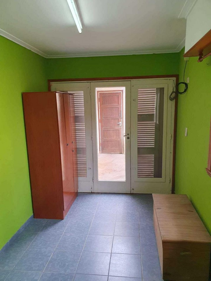 CASA 4 AMBIENTES CON DEPENDENCIA DE SERVICIO Y COCHERA DOBLE . APTA CREDITO MIRAMAR