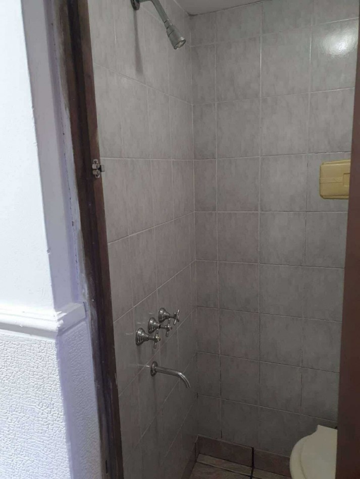 CASA 4 AMBIENTES CON DEPENDENCIA DE SERVICIO Y COCHERA DOBLE . APTA CREDITO MIRAMAR