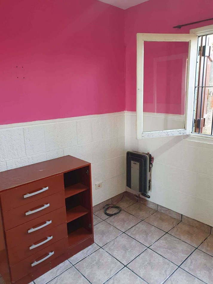 CASA 4 AMBIENTES CON DEPENDENCIA DE SERVICIO Y COCHERA DOBLE . APTA CREDITO MIRAMAR