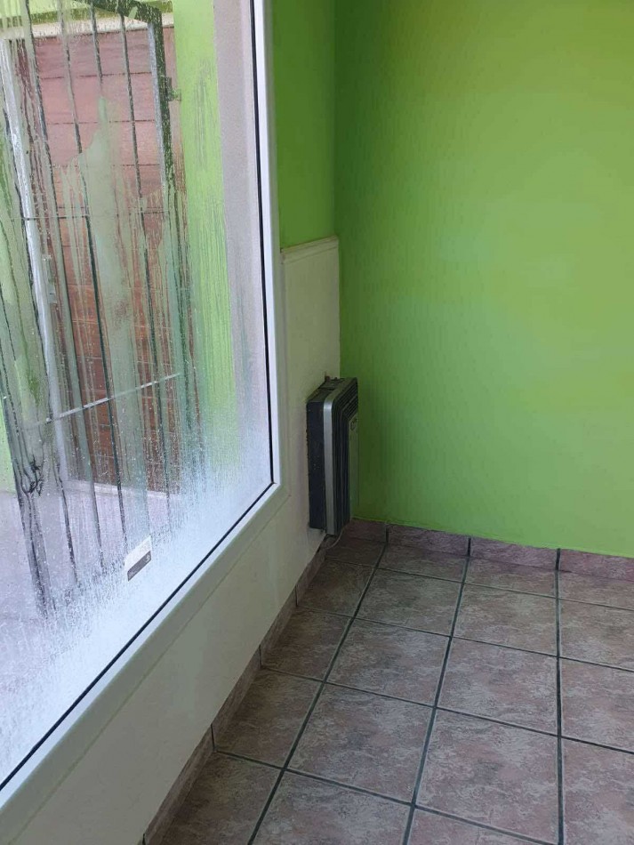 CASA 4 AMBIENTES CON DEPENDENCIA DE SERVICIO Y COCHERA DOBLE . APTA CREDITO MIRAMAR