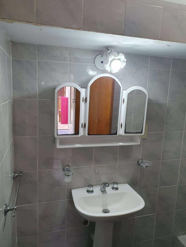 CASA 4 AMBIENTES CON DEPENDENCIA DE SERVICIO Y COCHERA DOBLE . APTA CREDITO MIRAMAR