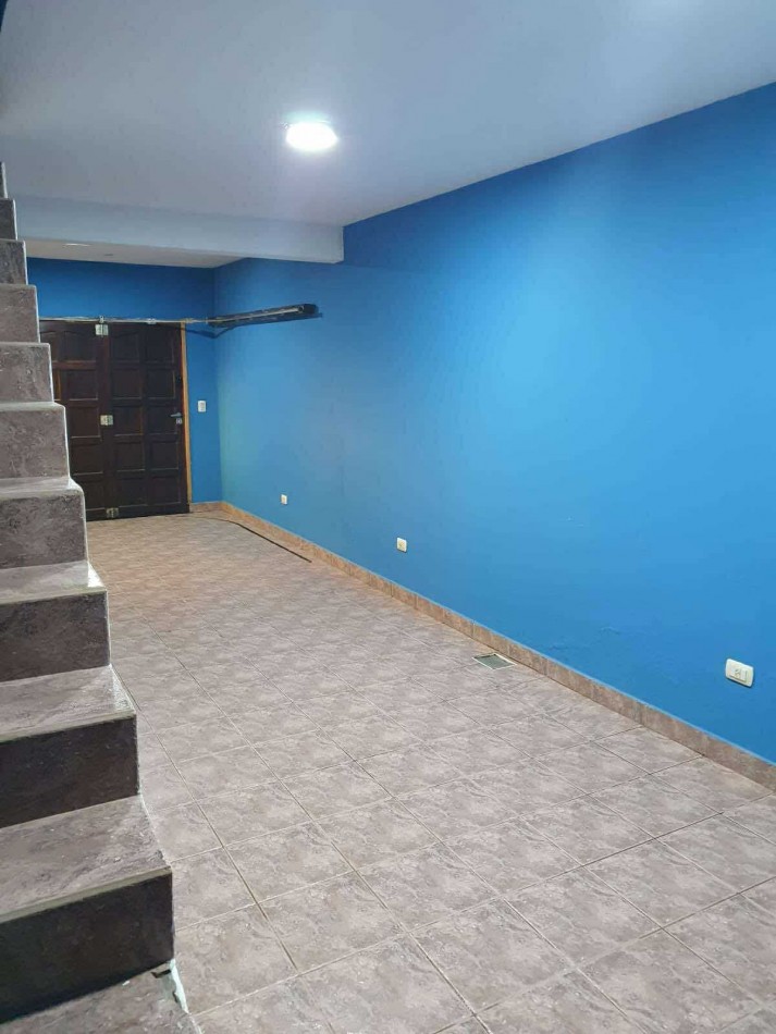 CASA 4 AMBIENTES CON DEPENDENCIA DE SERVICIO Y COCHERA DOBLE . APTA CREDITO MIRAMAR
