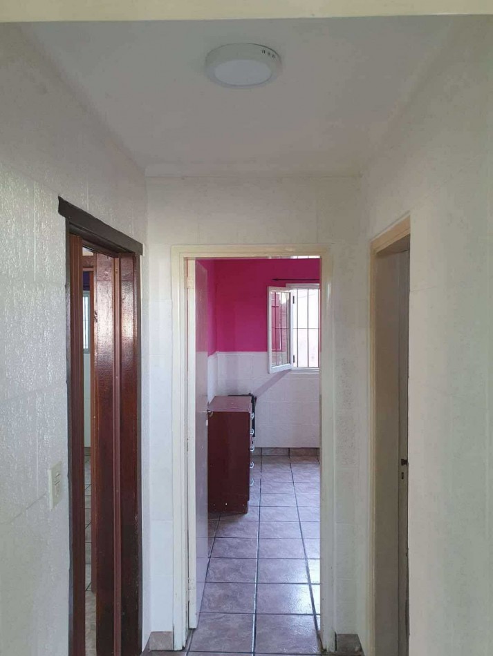 CASA 4 AMBIENTES CON DEPENDENCIA DE SERVICIO Y COCHERA DOBLE . APTA CREDITO MIRAMAR