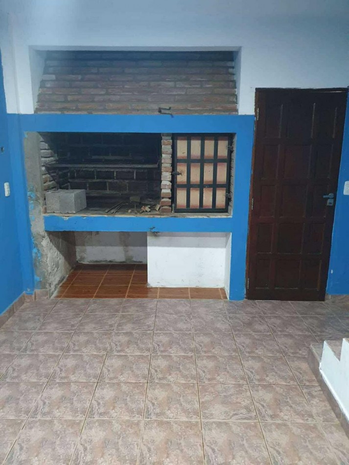 CASA 4 AMBIENTES CON DEPENDENCIA DE SERVICIO Y COCHERA DOBLE . APTA CREDITO MIRAMAR