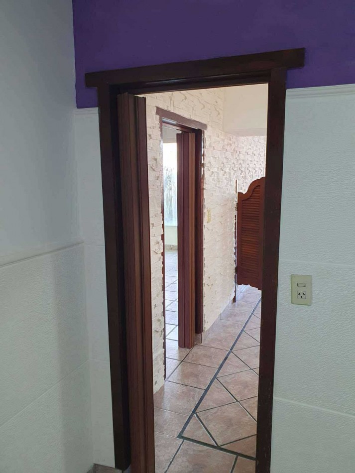 CASA 4 AMBIENTES CON DEPENDENCIA DE SERVICIO Y COCHERA DOBLE . APTA CREDITO MIRAMAR