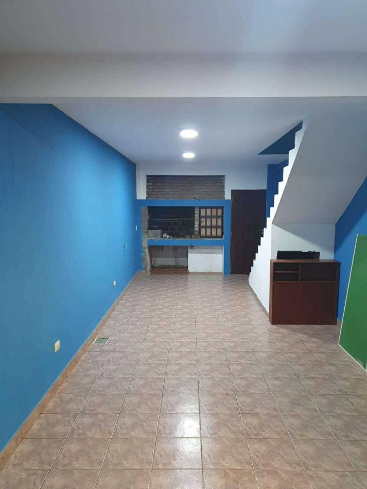 CASA 4 AMBIENTES CON DEPENDENCIA DE SERVICIO Y COCHERA DOBLE . APTA CREDITO MIRAMAR