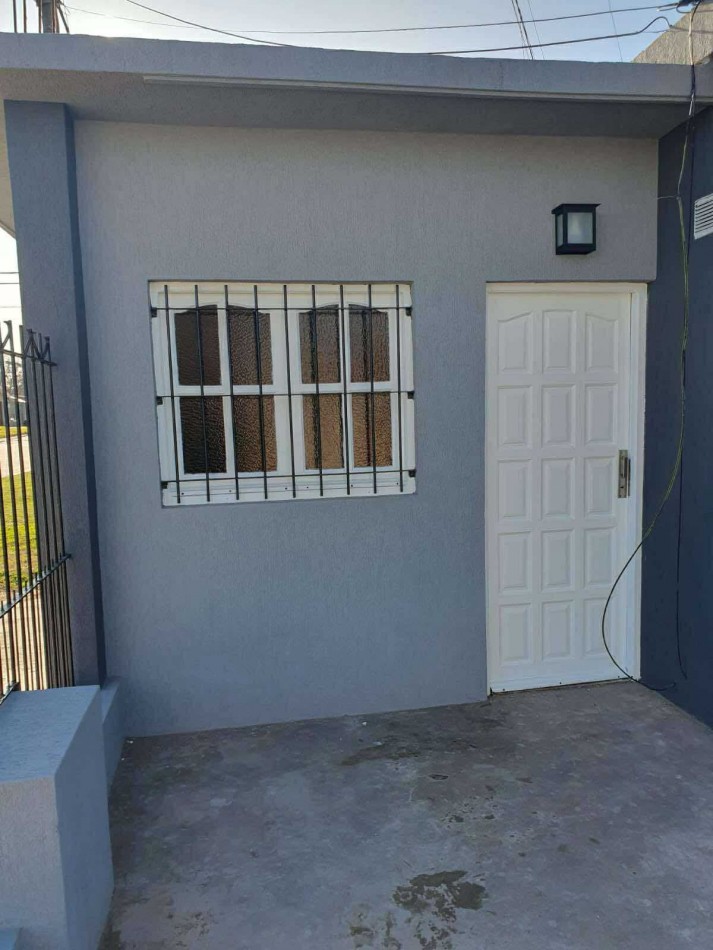 CASA 4 AMBIENTES CON DEPENDENCIA DE SERVICIO Y COCHERA DOBLE . APTA CREDITO MIRAMAR