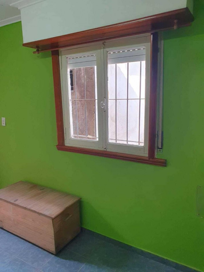 CASA 4 AMBIENTES CON DEPENDENCIA DE SERVICIO Y COCHERA DOBLE . APTA CREDITO MIRAMAR