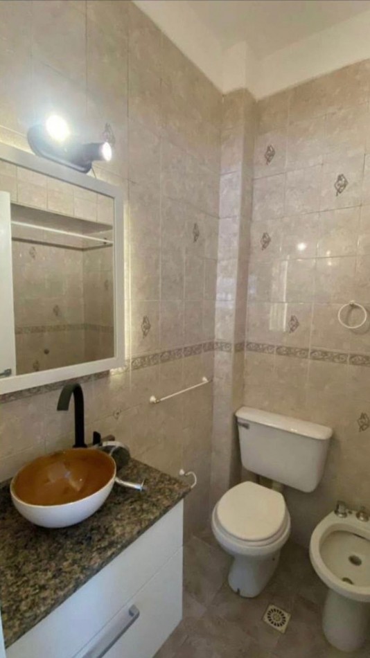 DEPARTAMENTO DOS AMBIENTES EN PLANTA BAJA CON PATIO ZONA GUEMES.
