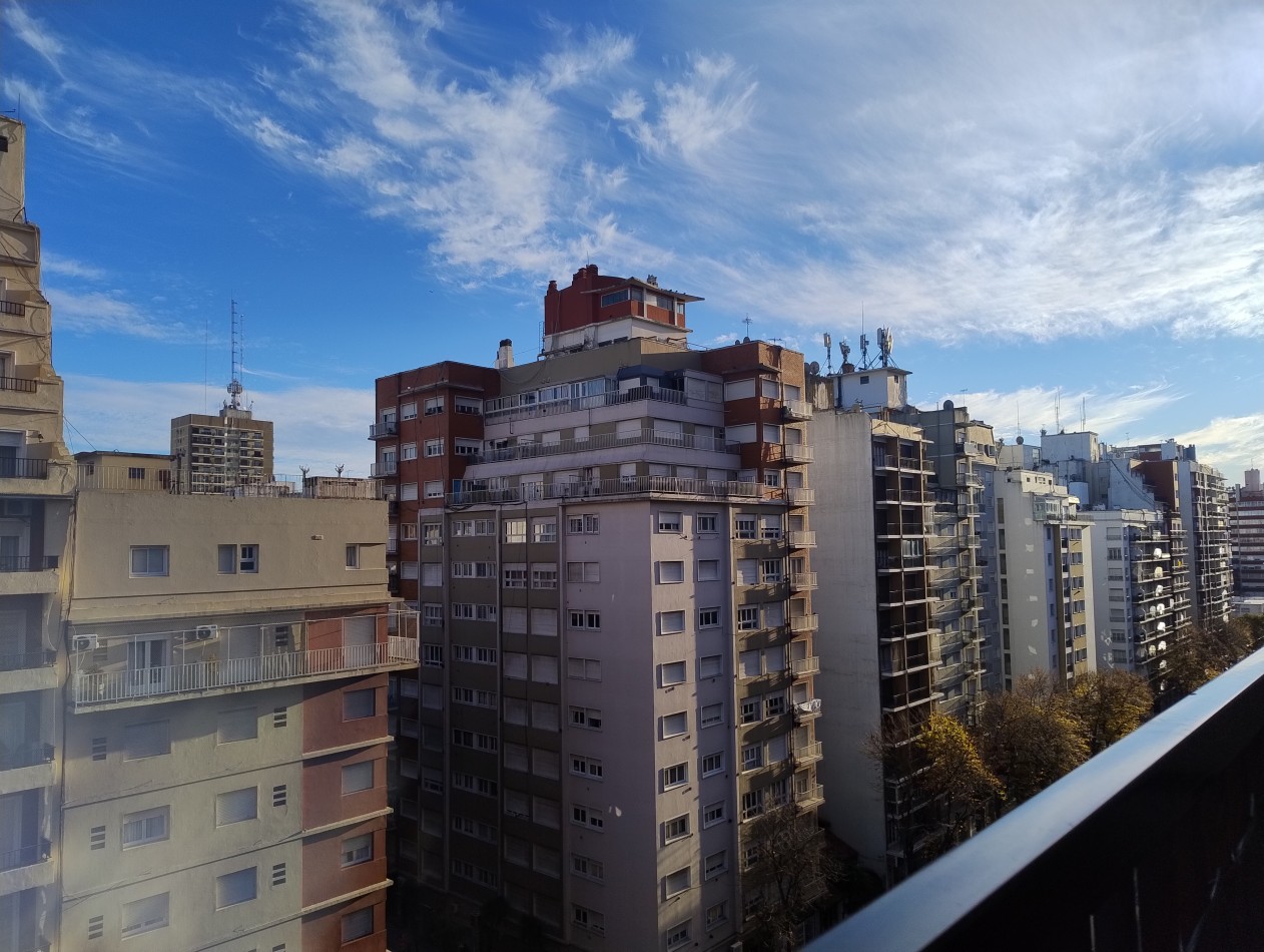Departamento 3 amb mas dependencia al frente con balcon y cochera plaza colon 