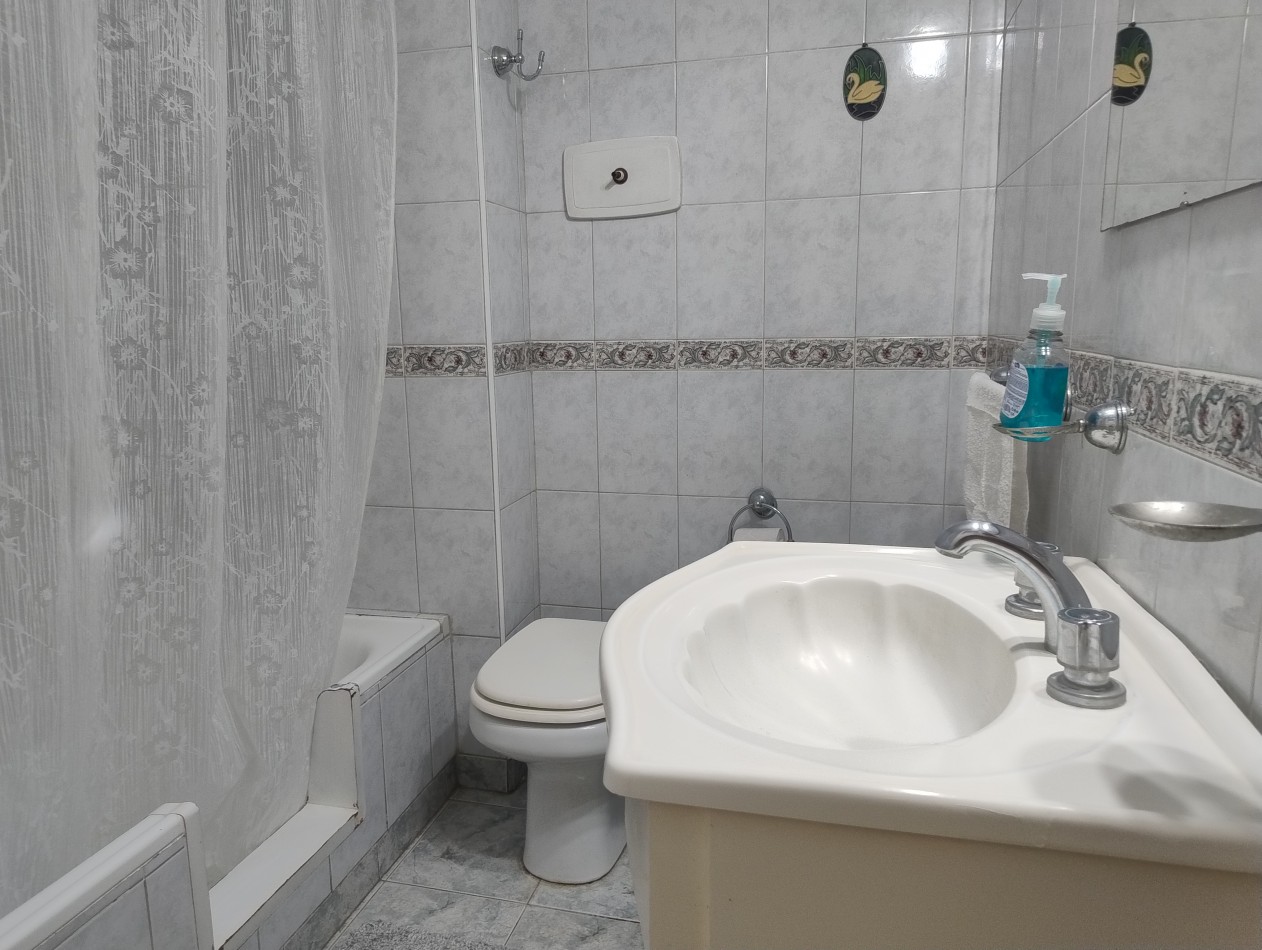 Departamento 3 amb mas dependencia al frente con balcon y cochera plaza colon 