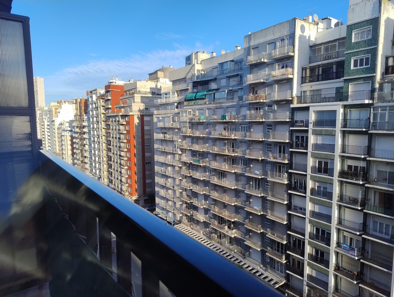 Departamento 3 amb mas dependencia al frente con balcon y cochera plaza colon 