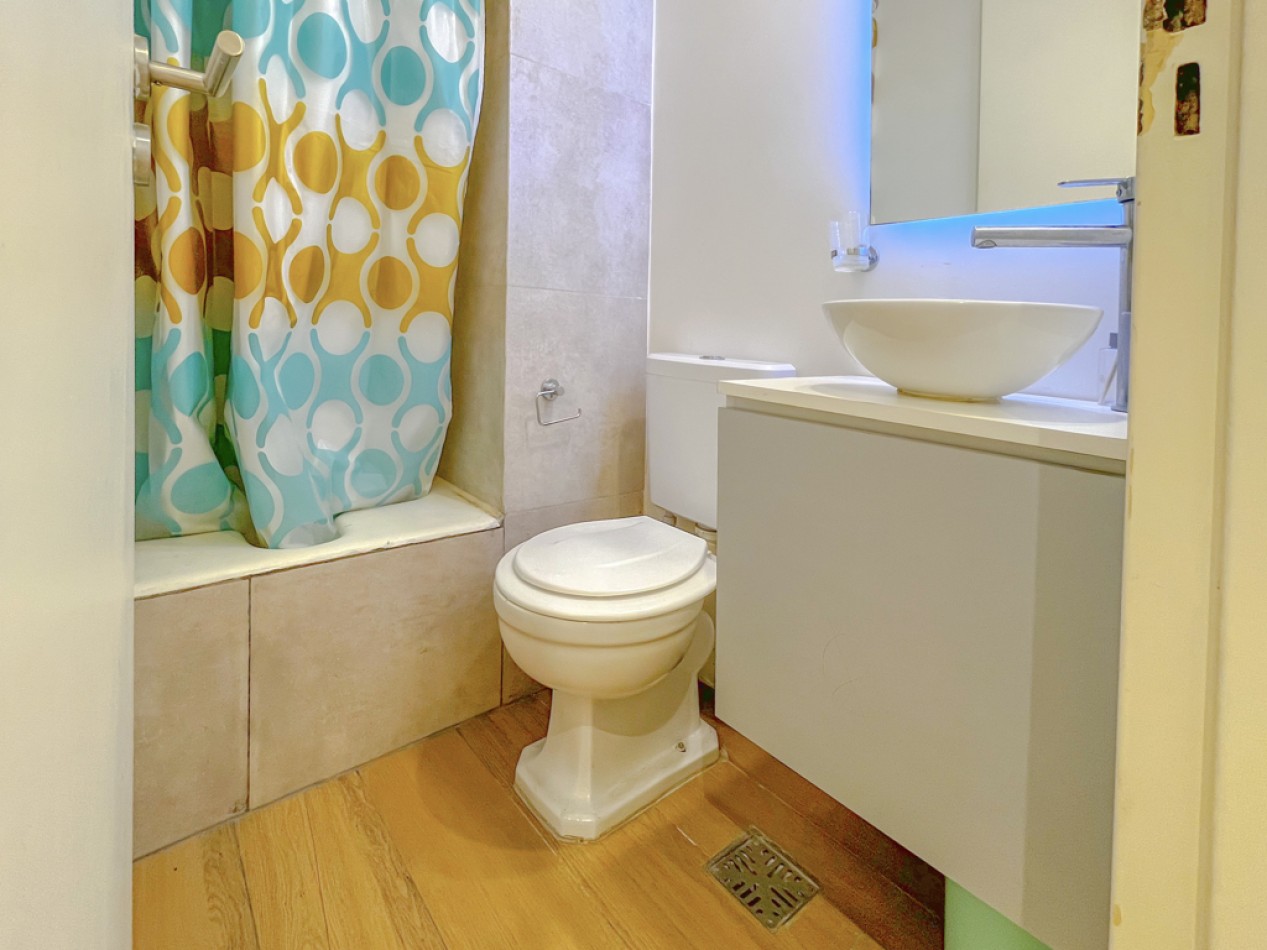 venta monoambiente a la calle con balcon