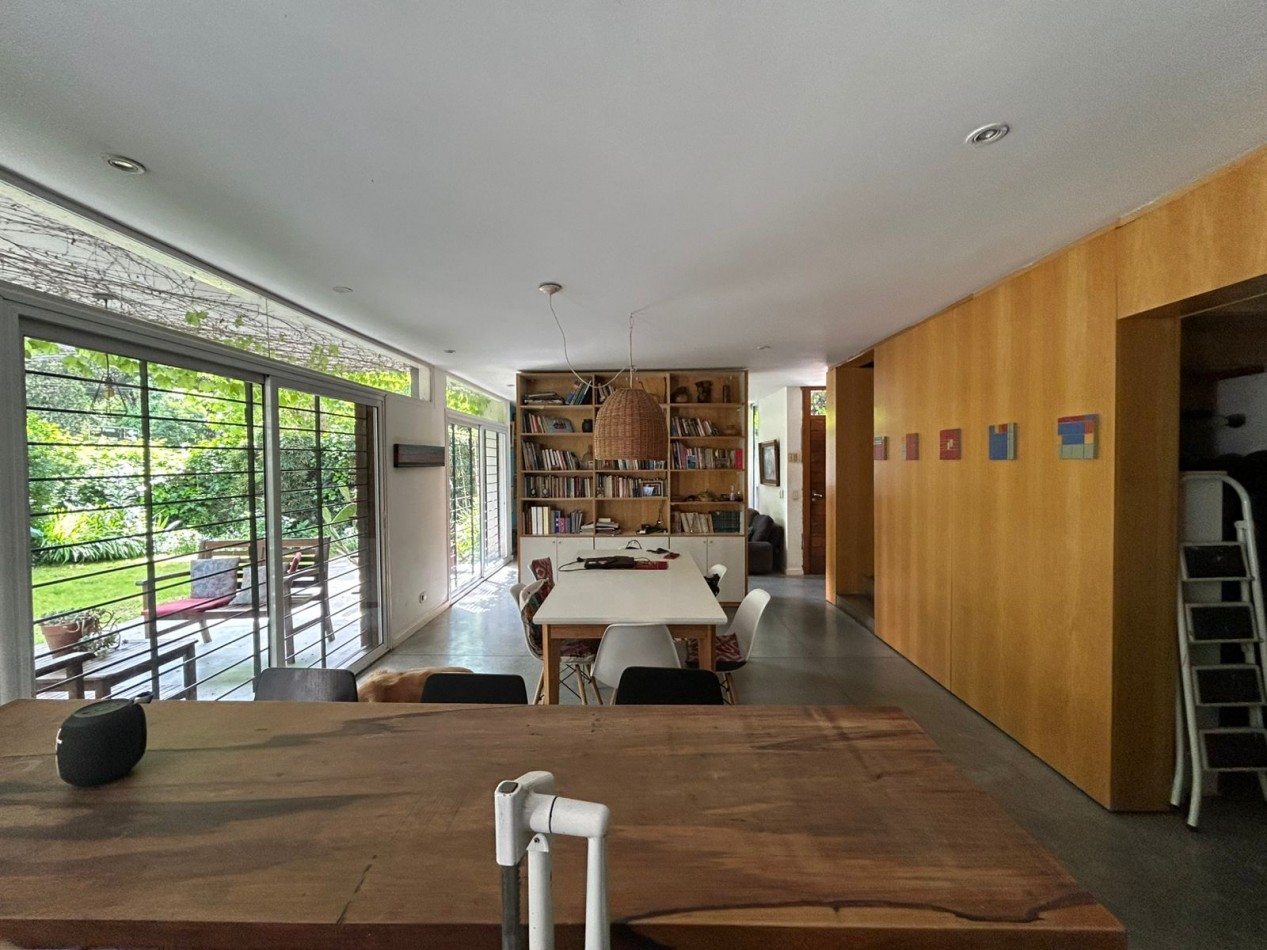 CASA EN PH TOTALMENTE INDEPENDIENTE 4 AMBIENTES CON ESCRITORIO QUINCHO CUBIERTO Y PARQUE .APTO CREDITO