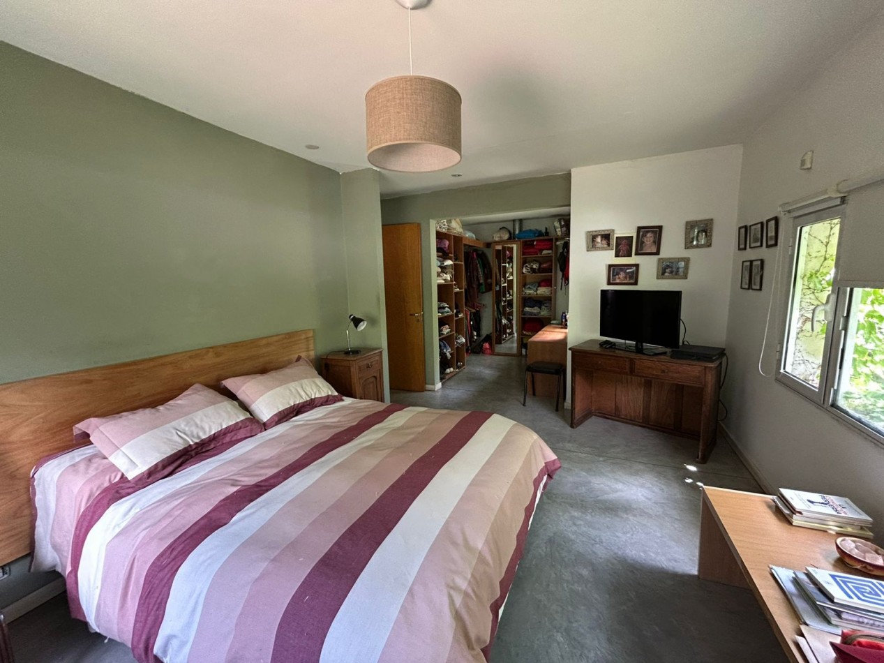 CASA EN PH TOTALMENTE INDEPENDIENTE 4 AMBIENTES CON ESCRITORIO QUINCHO CUBIERTO Y PARQUE .APTO CREDITO