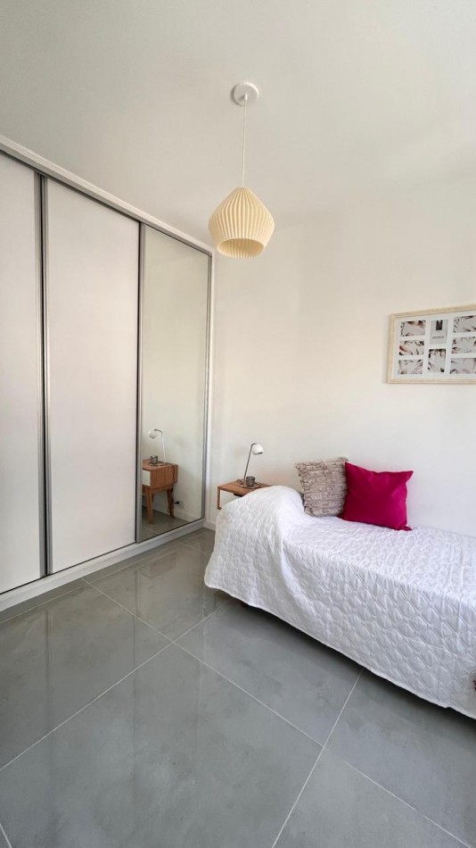 DEPARTAMENTO 3 AMBIENTES CON BALCON RECICLADO TOTALMENTE EQUIPADO.