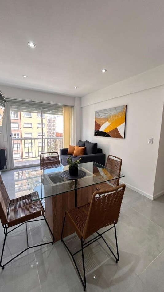 DEPARTAMENTO 3 AMBIENTES CON BALCON RECICLADO TOTALMENTE EQUIPADO.