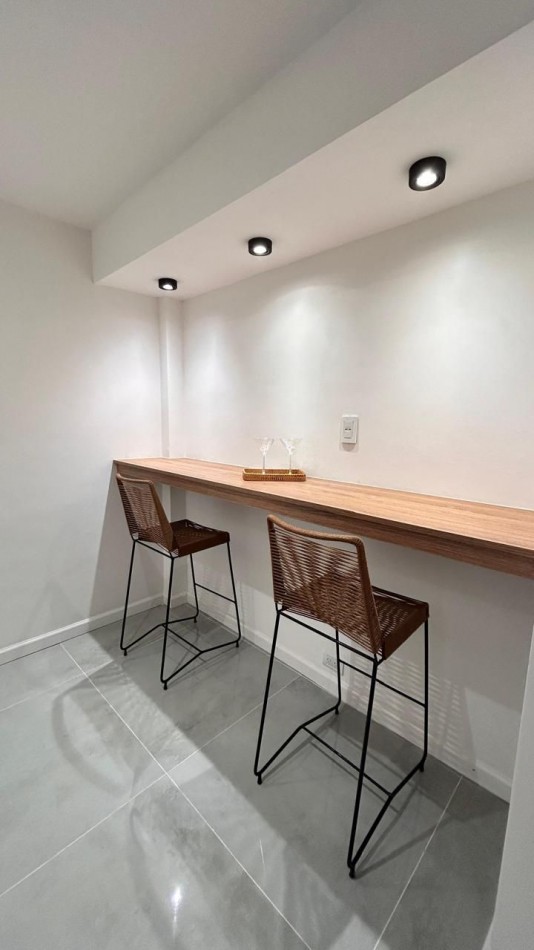 DEPARTAMENTO 3 AMBIENTES CON BALCON RECICLADO TOTALMENTE EQUIPADO.