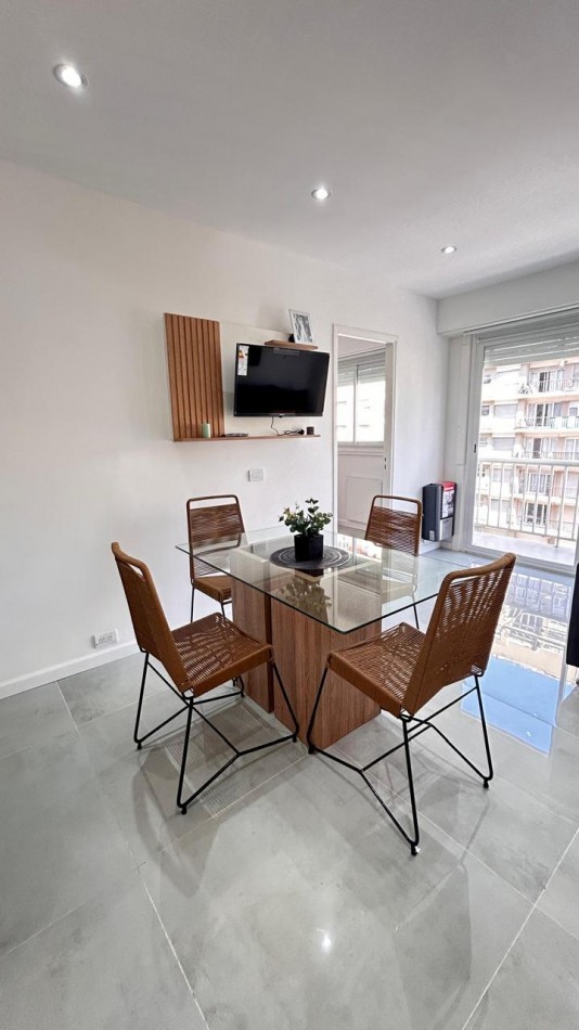 DEPARTAMENTO 3 AMBIENTES CON BALCON RECICLADO TOTALMENTE EQUIPADO.