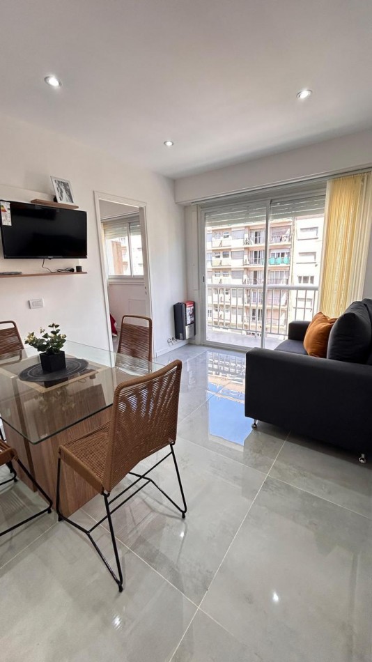 DEPARTAMENTO 3 AMBIENTES CON BALCON RECICLADO TOTALMENTE EQUIPADO.