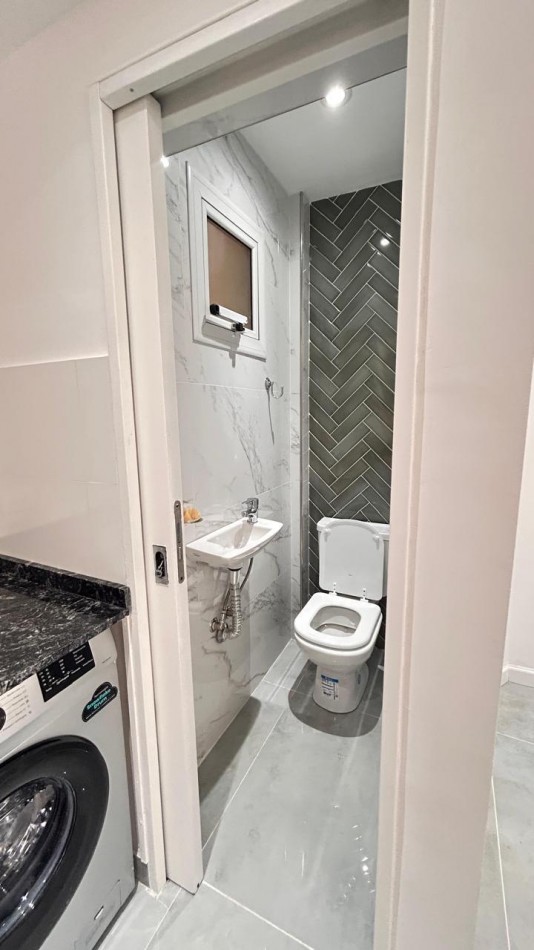 DEPARTAMENTO 3 AMBIENTES CON BALCON RECICLADO TOTALMENTE EQUIPADO.