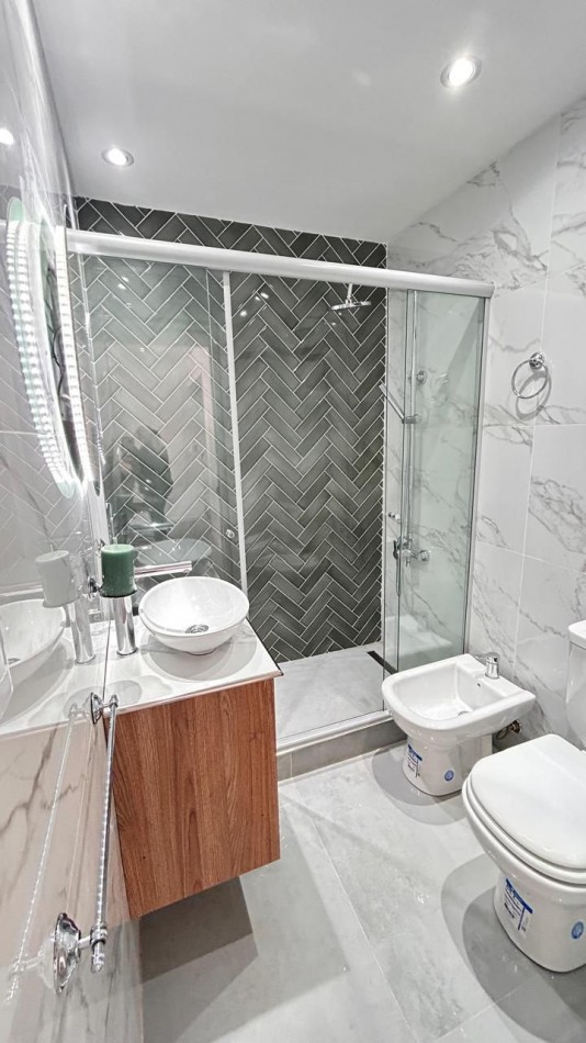 DEPARTAMENTO 3 AMBIENTES CON BALCON RECICLADO TOTALMENTE EQUIPADO.