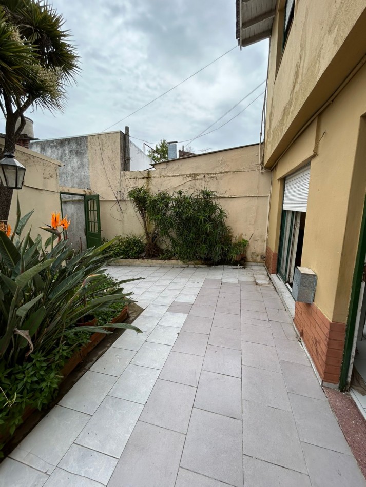 PH 3 AMBIENTES CON PATIO A RECICLAR.ZONA FACULTAD