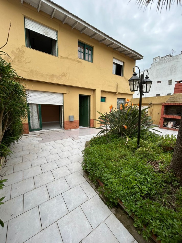 PH 3 AMBIENTES CON PATIO A RECICLAR.ZONA FACULTAD