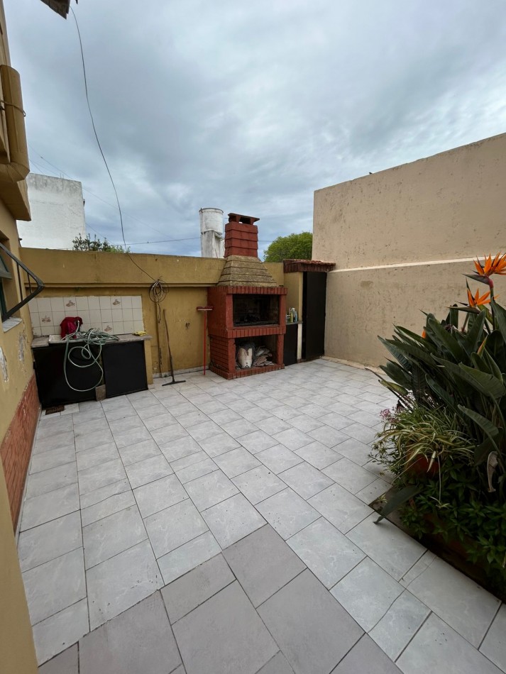 PH 3 AMBIENTES CON PATIO A RECICLAR.ZONA FACULTAD