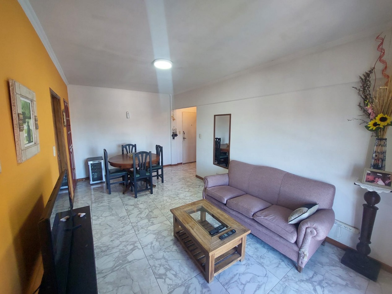 Tres ambientes con balcon saliente vista abierta