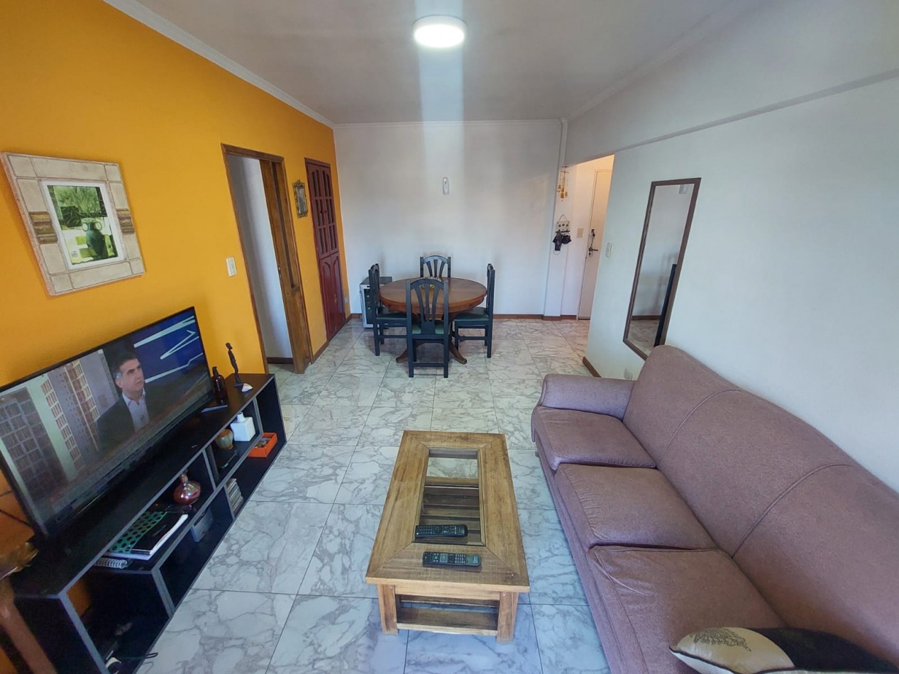 Tres ambientes con balcon saliente vista abierta