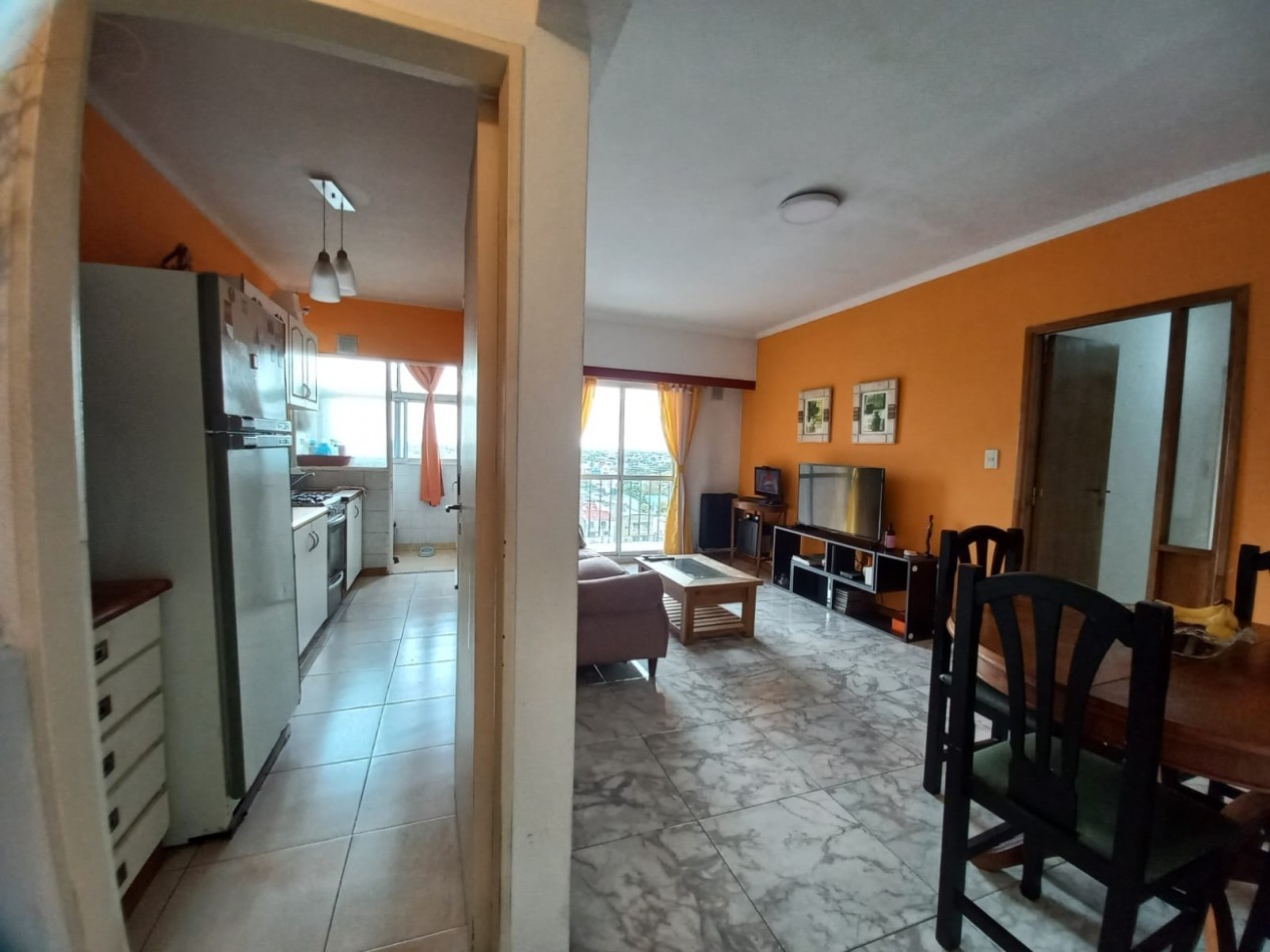 Tres ambientes con balcon saliente vista abierta