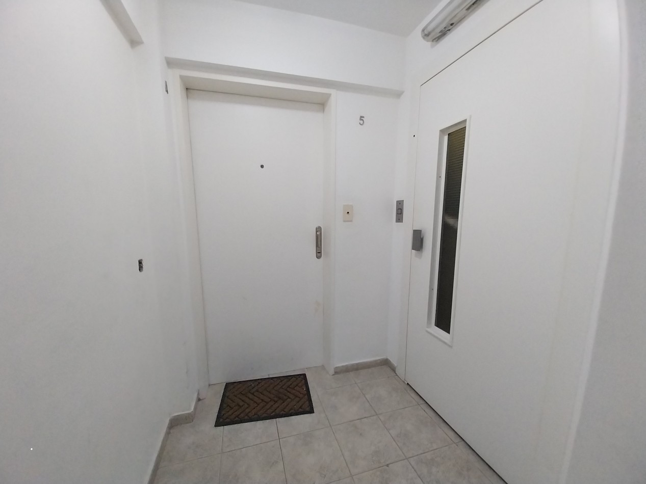 VENTA! DEPTO 3 AMB AL FRENTE CON BALCON FRANCES Y COCHERA