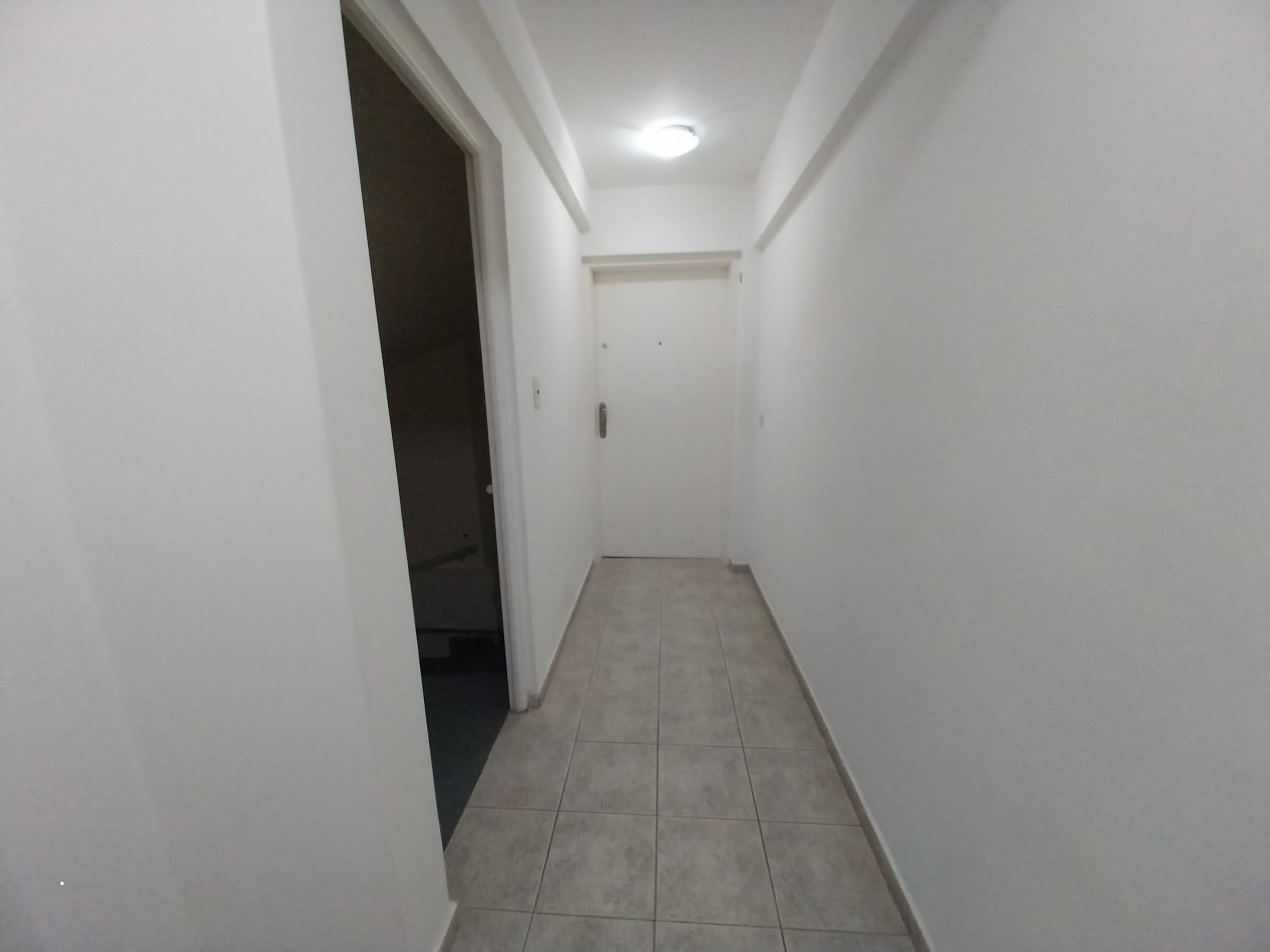 VENTA! DEPTO 3 AMB AL FRENTE CON BALCON FRANCES Y COCHERA