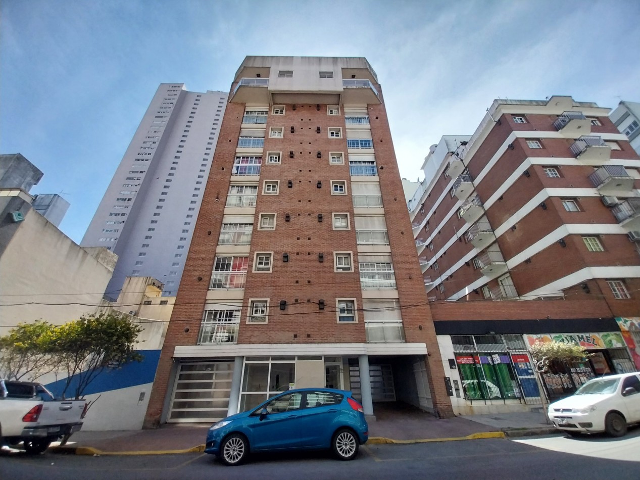 VENTA! DEPTO 3 AMB AL FRENTE CON BALCON FRANCES Y COCHERA